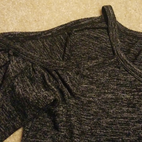 Cold Shoulder Blouse - Picture 3 of 4